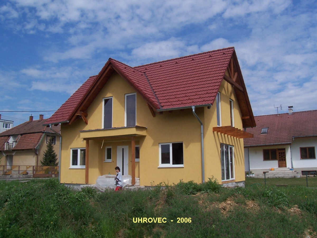 Poschodový Montovaný Rodinný Dom Uhrovec